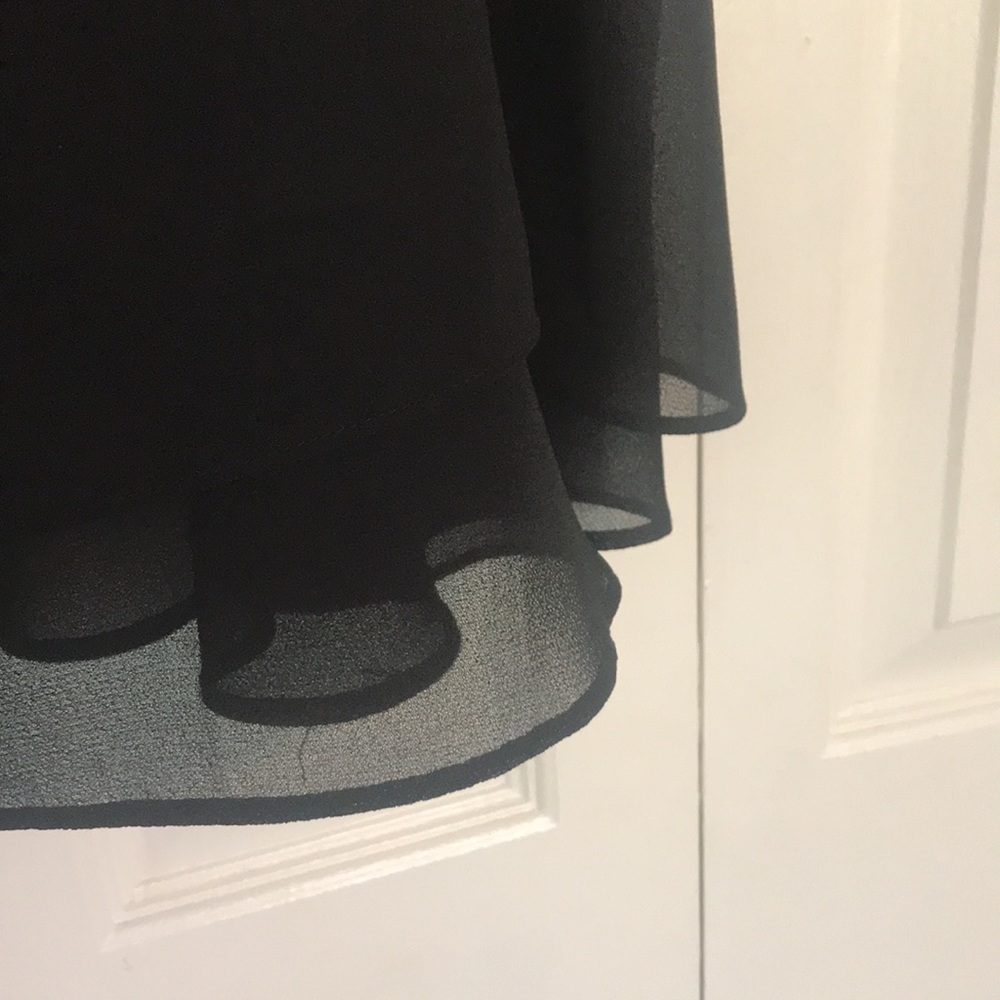 Black 🖤 Ladies skirt. Elastic waist, ruffle hem. - Picture 2 of 4